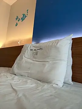 Snapshot of Elen chatting on 7, 4, 2026 Elen online show from 7, 4, 2026