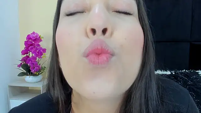 Snapshot of MaddyCrofft chatting on 10, 3, 2026 MaddyCrofft online show from 10, 3, 2026