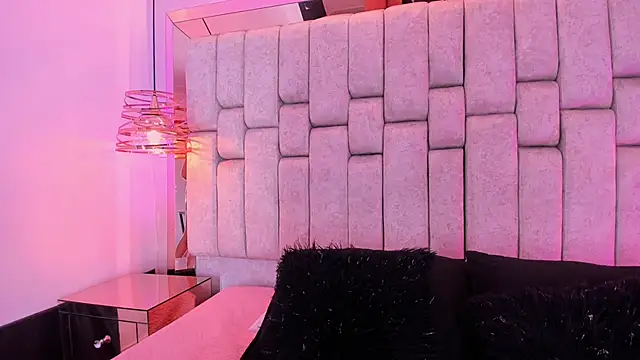 Snapshot of MaddyCrofft chatting on 1, 4, 2026 MaddyCrofft online show from 1, 4, 2026