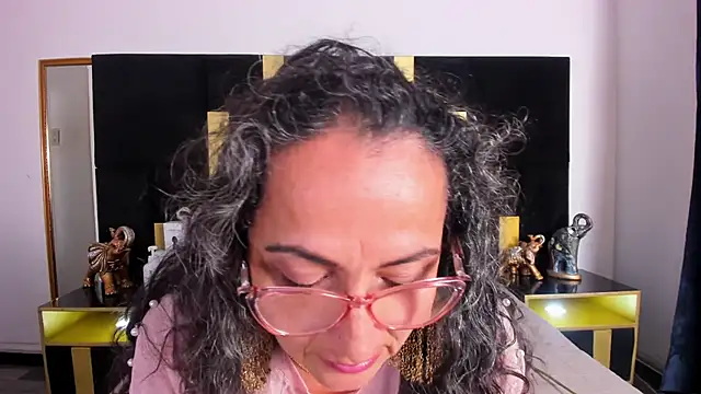 AlessandraLeroy online show from 8, 3, 2025