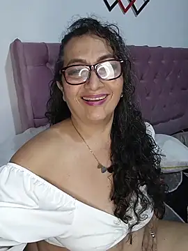 AlessandraLeroy online show from 5, 2, 2026