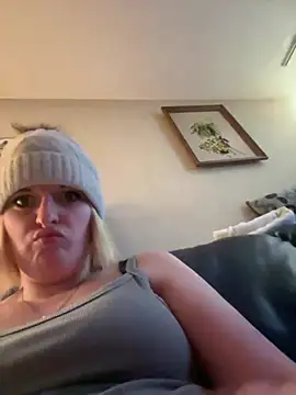 KITTYBOOBOOFUXX online show from 2, 2, 2026