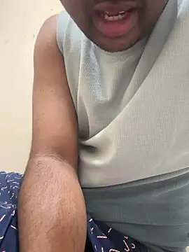 Snapshot of MIRTHICK2002 chatting on 19, 3, 2025 MIRTHICK2002 online show from 19, 3, 2025