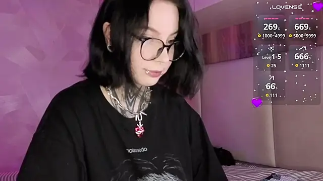 Snapshot of yourvodka chatting on 30, 4, 2026 yourvodka online show from 30, 4, 2026