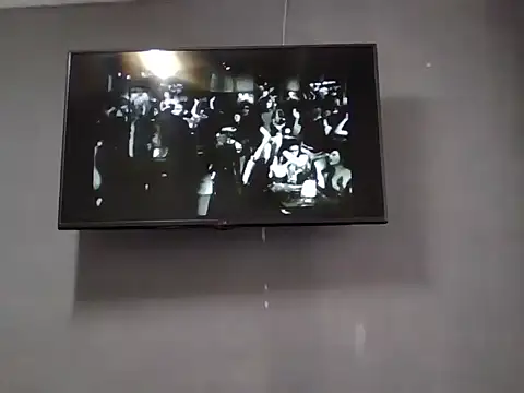 DaphneRosses online show from 21, 10, 2025