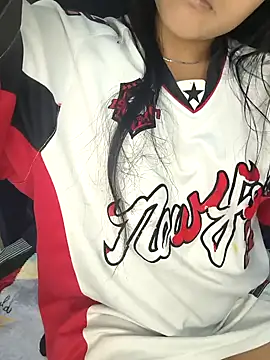 bella warzon online show from 18, 10, 2025