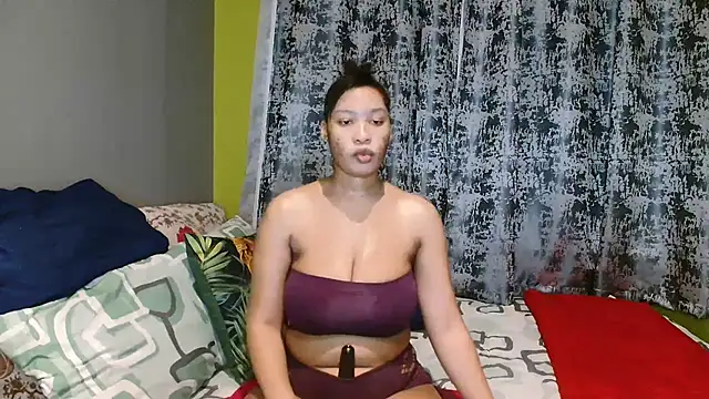 Snapshot of Tallwildnspicey98 chatting on 18, 6, 2026 Tallwildnspicey98 online show from 18, 6, 2026