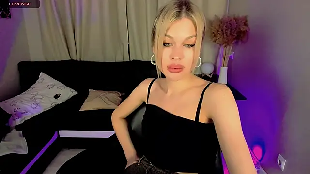 Melissa Rood online show from 11, 3, 2025