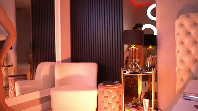 Snapshot of TanyaVonDe chatting on 8, 4, 2026 TanyaVonDe online show from 8, 4, 2026