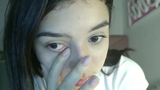 Snapshot of eva_sin18 chatting on 18, 4, 2026 eva sin18 online show from 18, 4, 2026