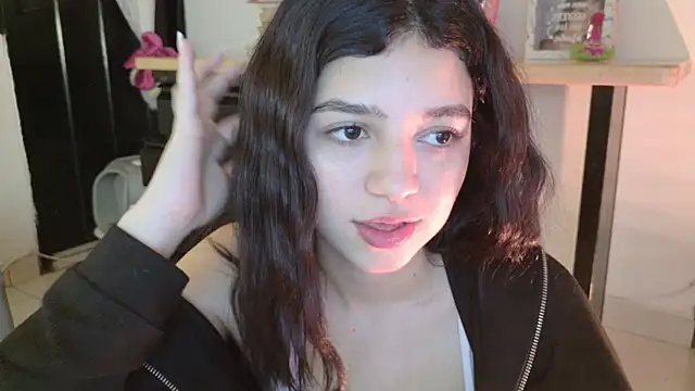 Snapshot of eva_sin18 chatting on 8, 6, 2026 eva sin18 online show from 8, 6, 2026