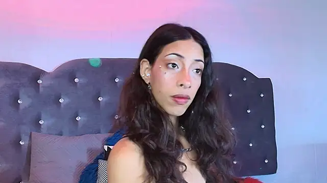 Lia Valmont online show from 5, 2, 2026