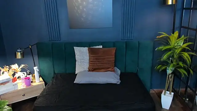 Snapshot of roxy_hell chatting on 18, 12, 2025 roxy hell online show from 18, 12, 2025