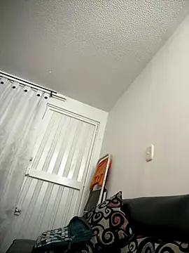 Snapshot of VictoriaGerard_Pink chatting on 27, 10, 2025 VictoriaGerard Pink online show from 27, 10, 2025