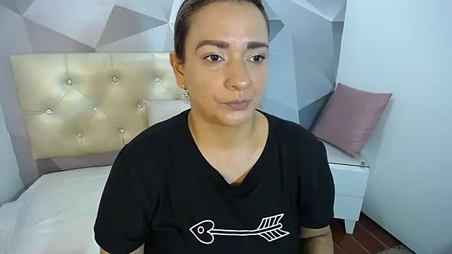 Milf-Prettyboobs online show from 27, 10, 2025