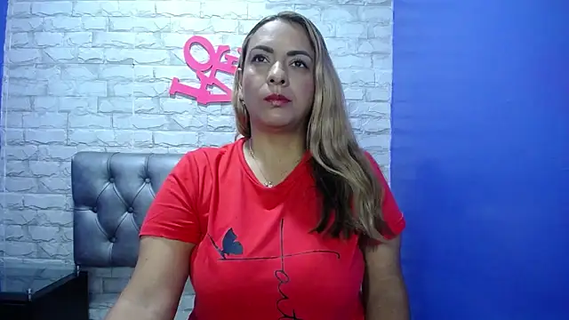 Snapshot of Milf-Prettyboobs chatting on 28, 5, 2026 Milf-Prettyboobs online show from 28, 5, 2026