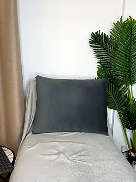 Eire Spencer online show from 4, 12, 2025