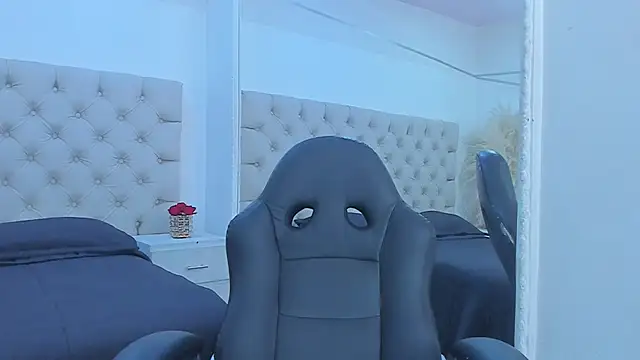 VanessaScott  online show from 23, 4, 2026