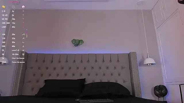 Snapshot of Emiliana_Rios chatting on 28, 10, 2025 Emiliana Rios online show from 28, 10, 2025