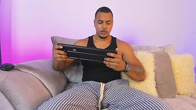 Snapshot of AshtonnSummer chatting on 14, 11, 2025 AshtonnSummer online show from 14, 11, 2025