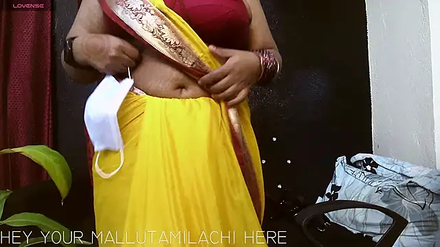 Snapshot of mallutamizhachi chatting on 21, 10, 2025 mallutamizhachi online show from 21, 10, 2025