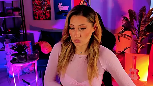 SarahAlluring online show from 6, 2, 2026