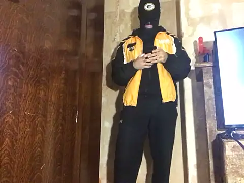 Snapshot of HairyCubBttmboy chatting on 6, 10, 2025 HairyCubBttmboy online show from 6, 10, 2025