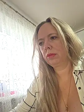 Snapshot of Irina3718 chatting on 5, 12, 2025 Irina3718 online show from 5, 12, 2025