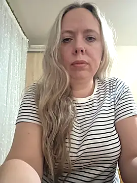 Snapshot of Irina3718 chatting on 17, 12, 2025 Irina3718 online show from 17, 12, 2025