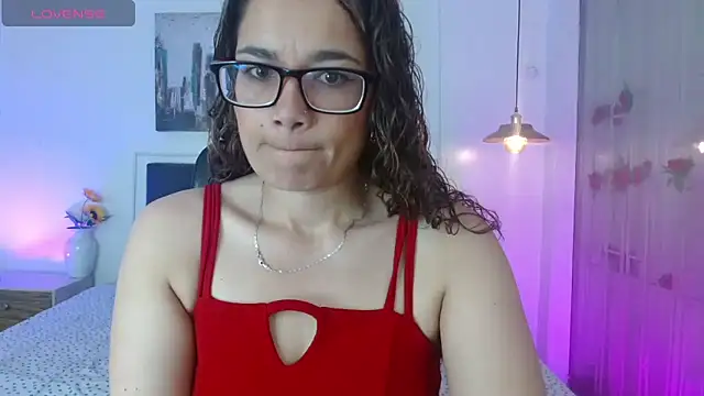 Snapshot of Rose_Thompson1 chatting on 13, 5, 2026 Rose Thompson1 online show from 13, 5, 2026