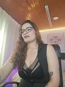 Snapshot of Rose_Thompson1 chatting on 29, 6, 2026 Rose Thompson1 online show from 29, 6, 2026
