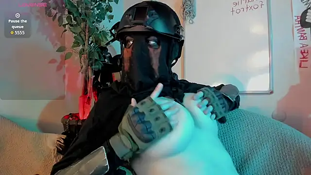 Snapshot of cos_operator chatting on 5, 11, 2025 cos operator online show from 5, 11, 2025