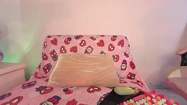Snapshot of kitty-kryss chatting on 8, 5, 2026 kitty-kryss online show from 8, 5, 2026