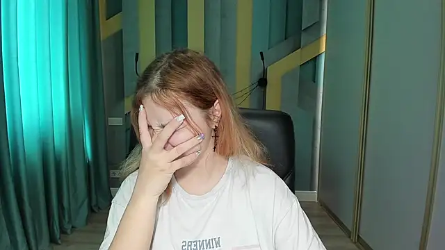 Snapshot of AngelinaLow chatting on 4, 5, 2026 AngelinaLow online show from 4, 5, 2026
