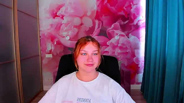 Snapshot of AngelinaLow chatting on 5, 5, 2026 AngelinaLow online show from 5, 5, 2026