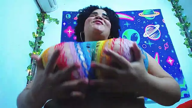 latina bigboos25 online show from 6, 1, 2026