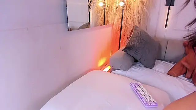 LauraCarther online show from 29, 6, 2026