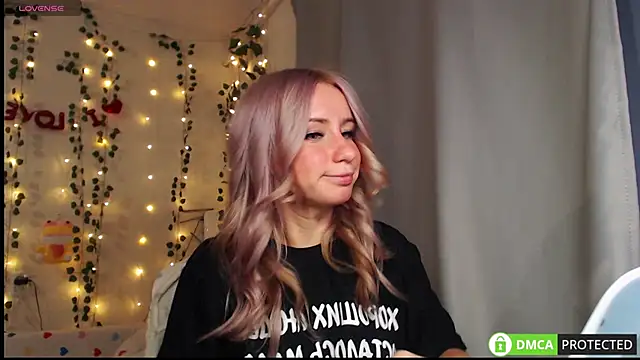 Snapshot of Mia__Kitty chatting on 21, 9, 2025 Mia  Kitty online show from 21, 9, 2025