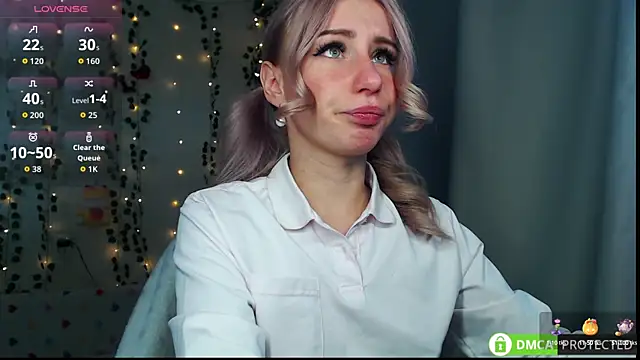 Snapshot of Mia__Kitty chatting on 22, 9, 2025 Mia  Kitty online show from 22, 9, 2025