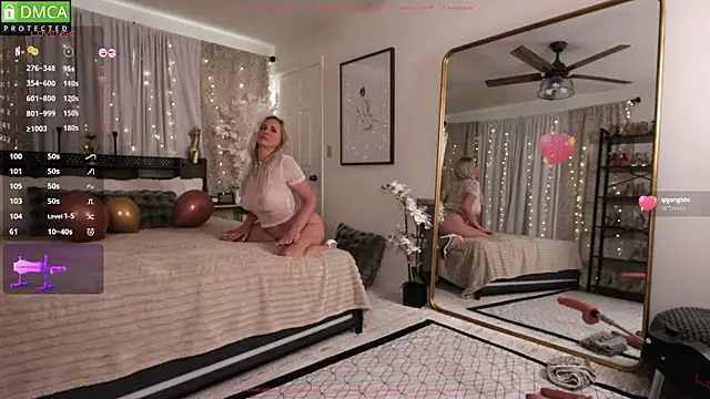 LoveMoScarlett online show from 4, 11, 2025