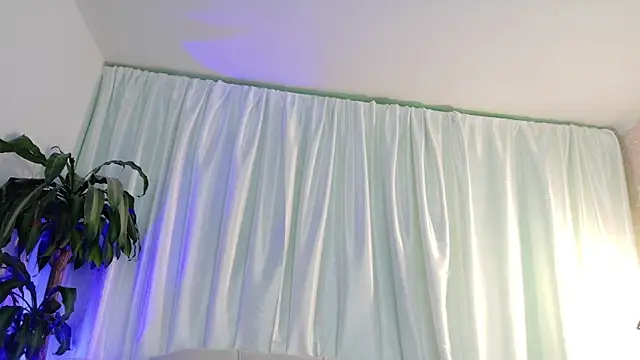 Snapshot of YuliethPetite chatting on 17, 7, 2026 YuliethPetite online show from 17, 7, 2026