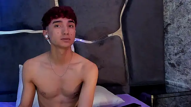 LauryAndNarem69 online show from 22, 3, 2025