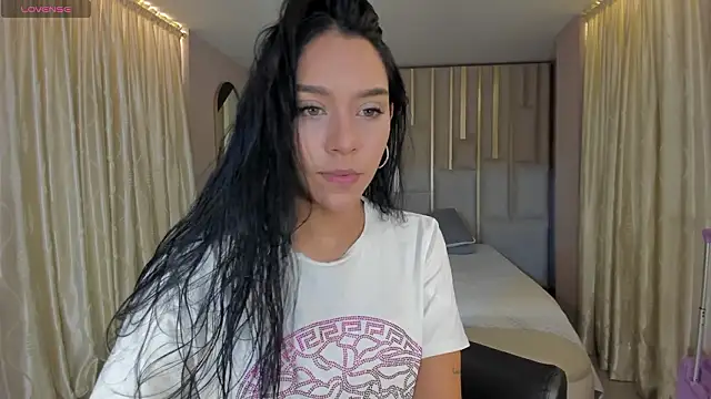 Snapshot of AmaliaCrus chatting on 4, 2, 2026 AmaliaCrus online show from 4, 2, 2026