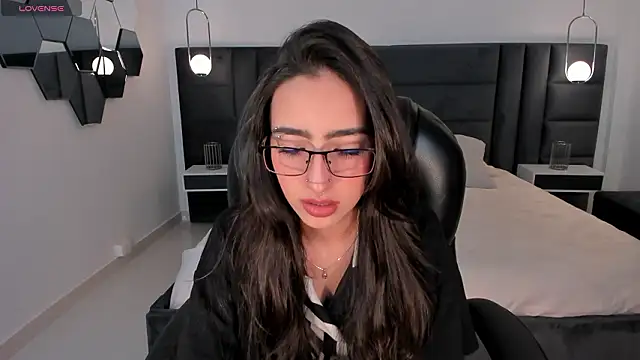 LarisaSmirnov online show from 1, 2, 2026