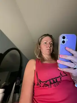 LittleMsMILF online show from 25, 3, 2026