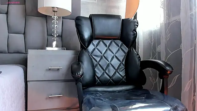 AliceStevens  online show from 5, 11, 2025