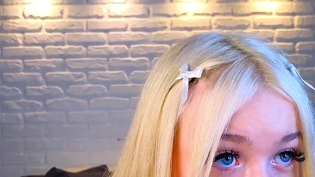 Snapshot of minigirl chatting on 18, 3, 2025 minigirl online show from 18, 3, 2025