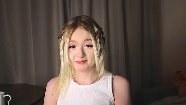 Snapshot of minigirl chatting on 5, 2, 2026 minigirl online show from 5, 2, 2026