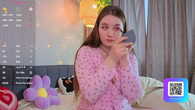 ConstanceHelms online show from 6, 4, 2026