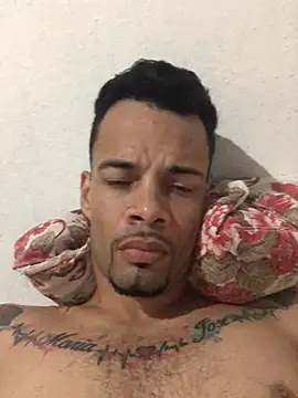 Snapshot of HenriquePhn chatting on 3, 6, 2026 HenriquePhn online show from 3, 6, 2026